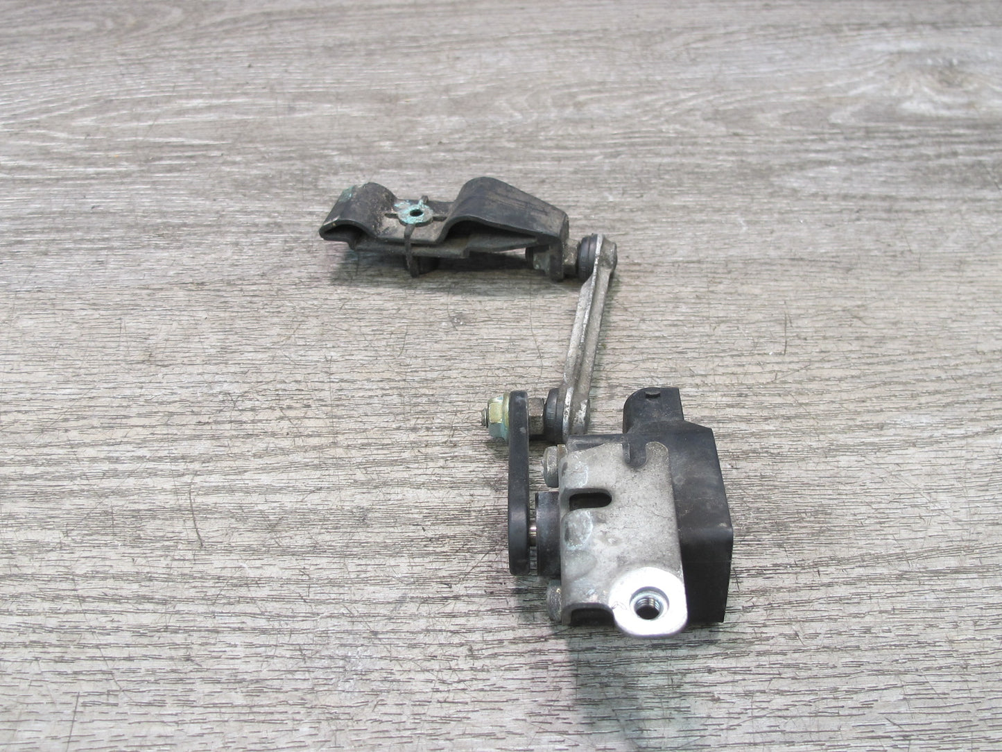 1999-2005 Porsche 911 996 Front Suspension Headlight Level Height Sensor
