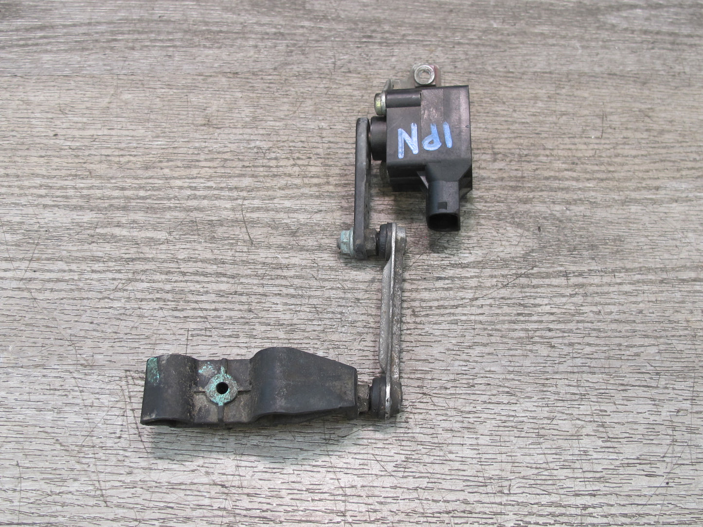 1999-2005 Porsche 911 996 Front Suspension Headlight Level Height Sensor