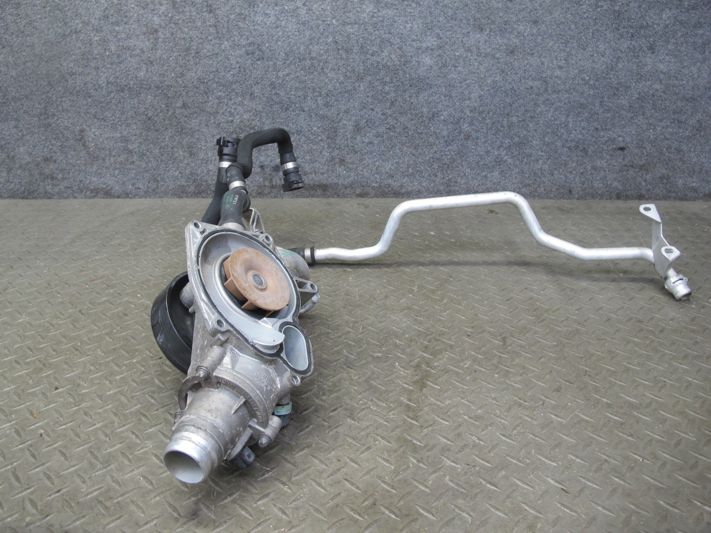 2010-2014 BMW E71 X6M X5M Engine Thermostat Housing Water Pump Pulley w Hoses