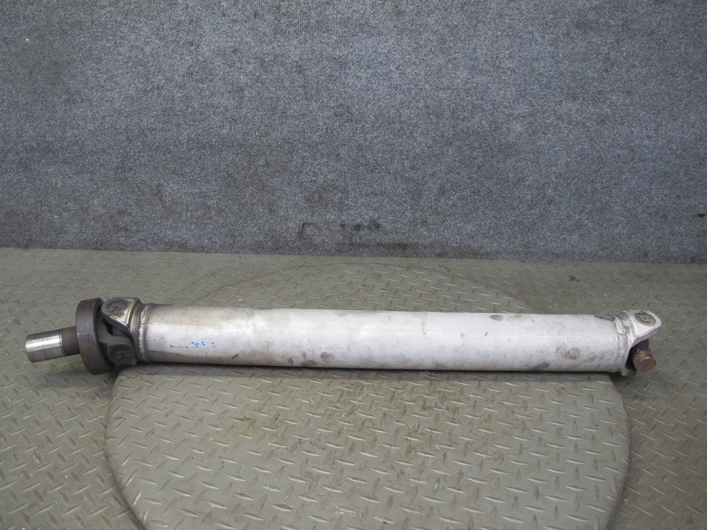 84-96 Chevrolet Corvette C4 Rear A/T Driveshaft Drive Shaft 10054289 OEM
