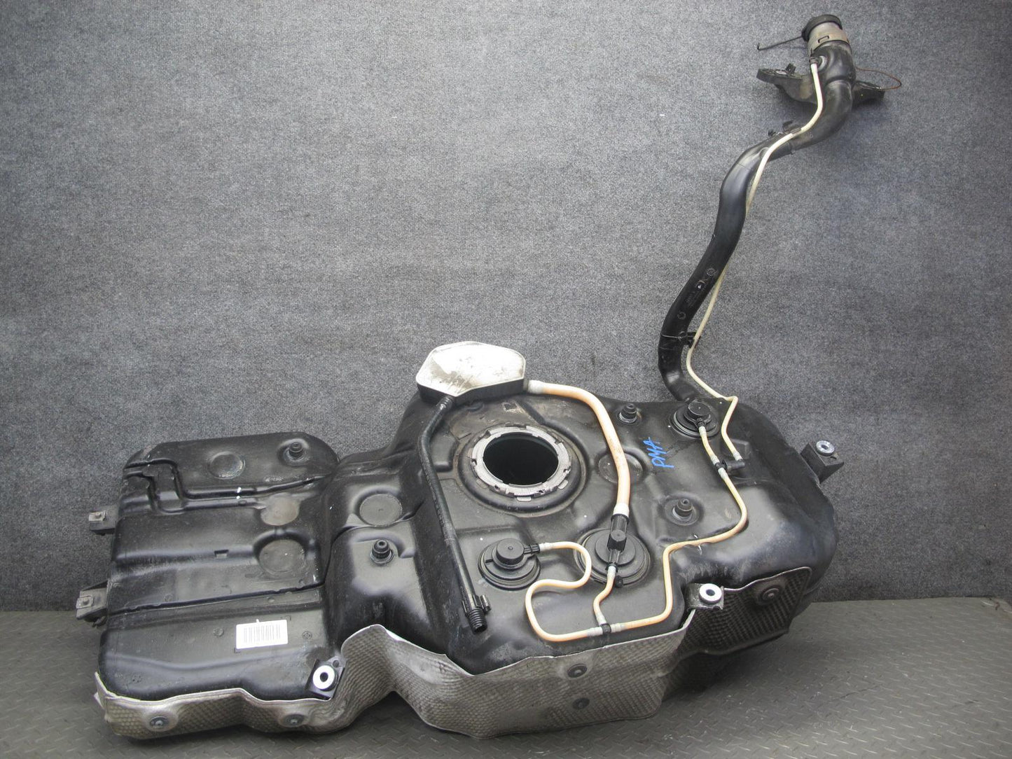 2015-2018 Porsche Macan 95B Fuel Tank w Filler Neck 95B201021E