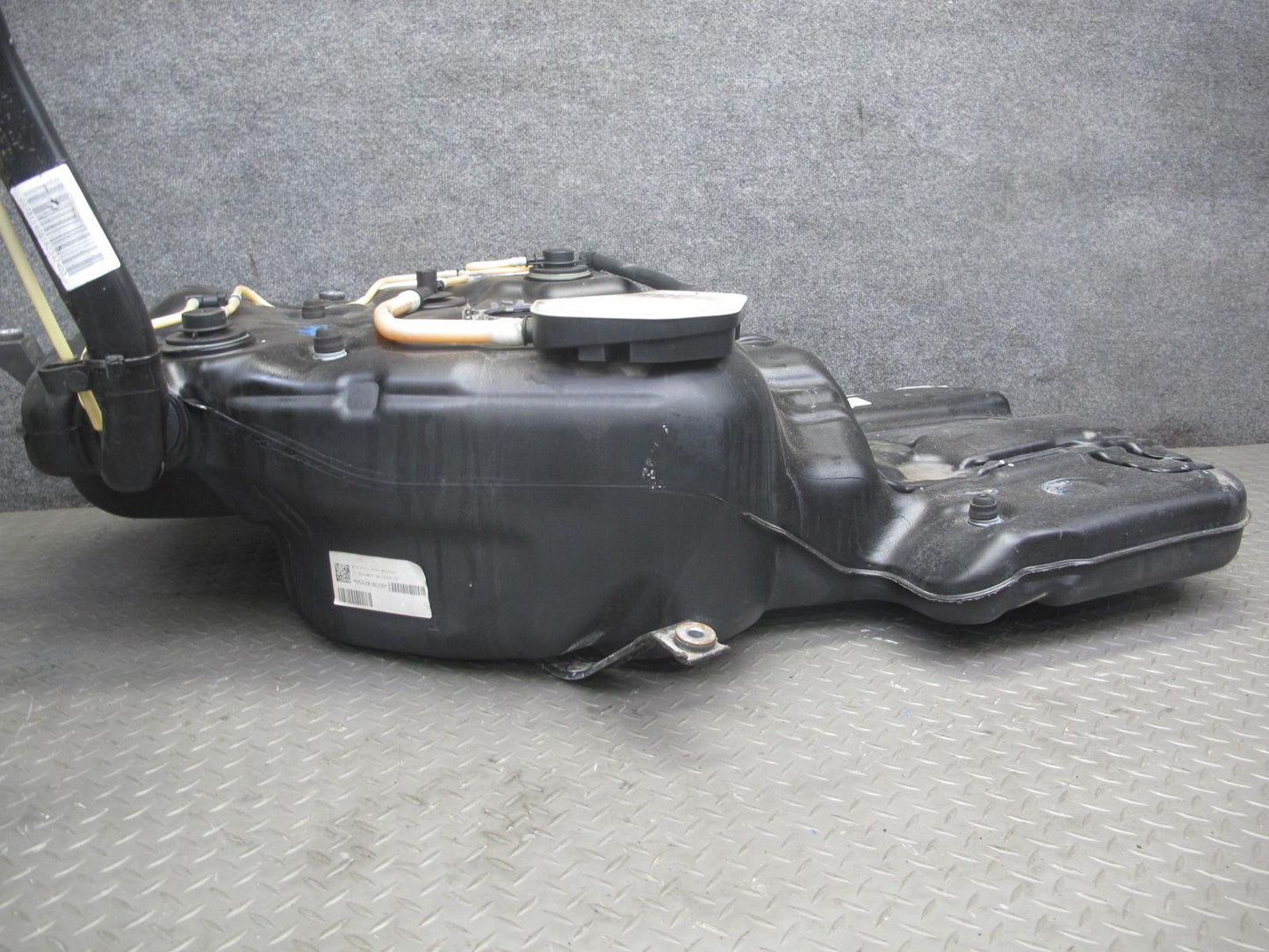 2015-2018 Porsche Macan 95B Fuel Tank w Filler Neck 95B201021E