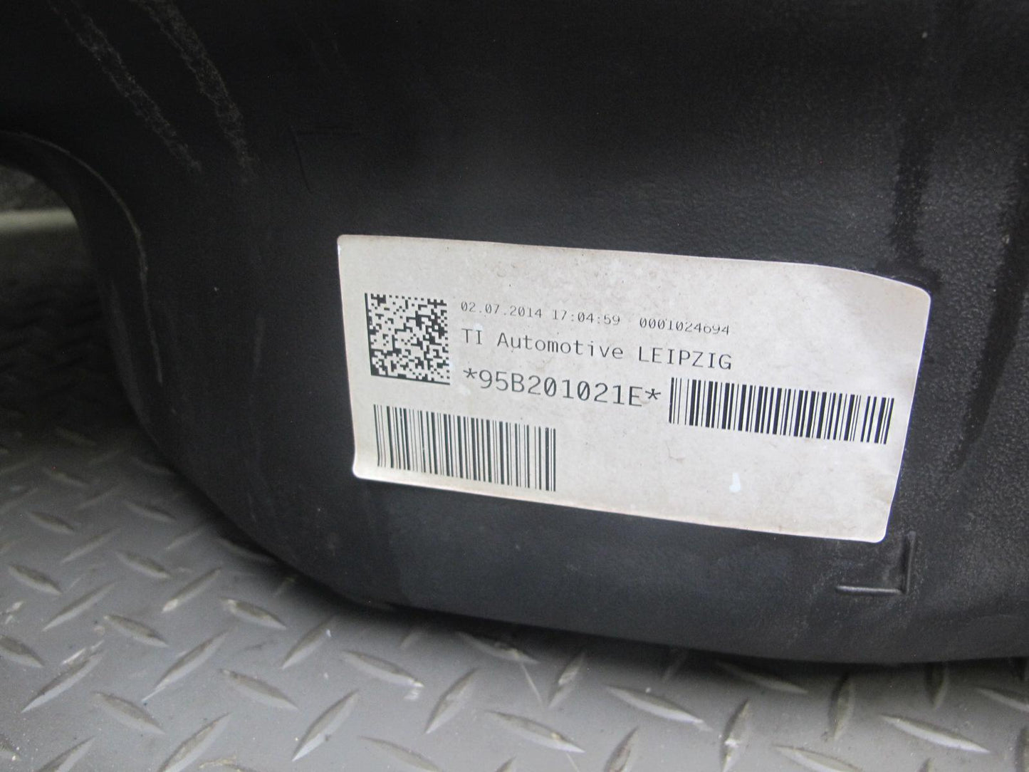 2015-2018 Porsche Macan 95B Fuel Tank w Filler Neck 95B201021E
