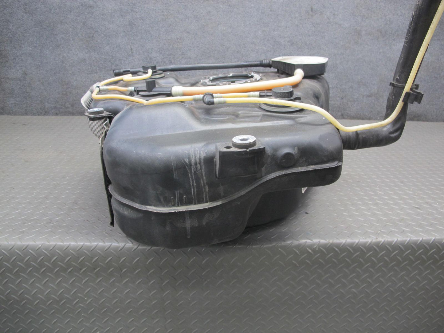 2015-2018 Porsche Macan 95B Fuel Tank w Filler Neck 95B201021E