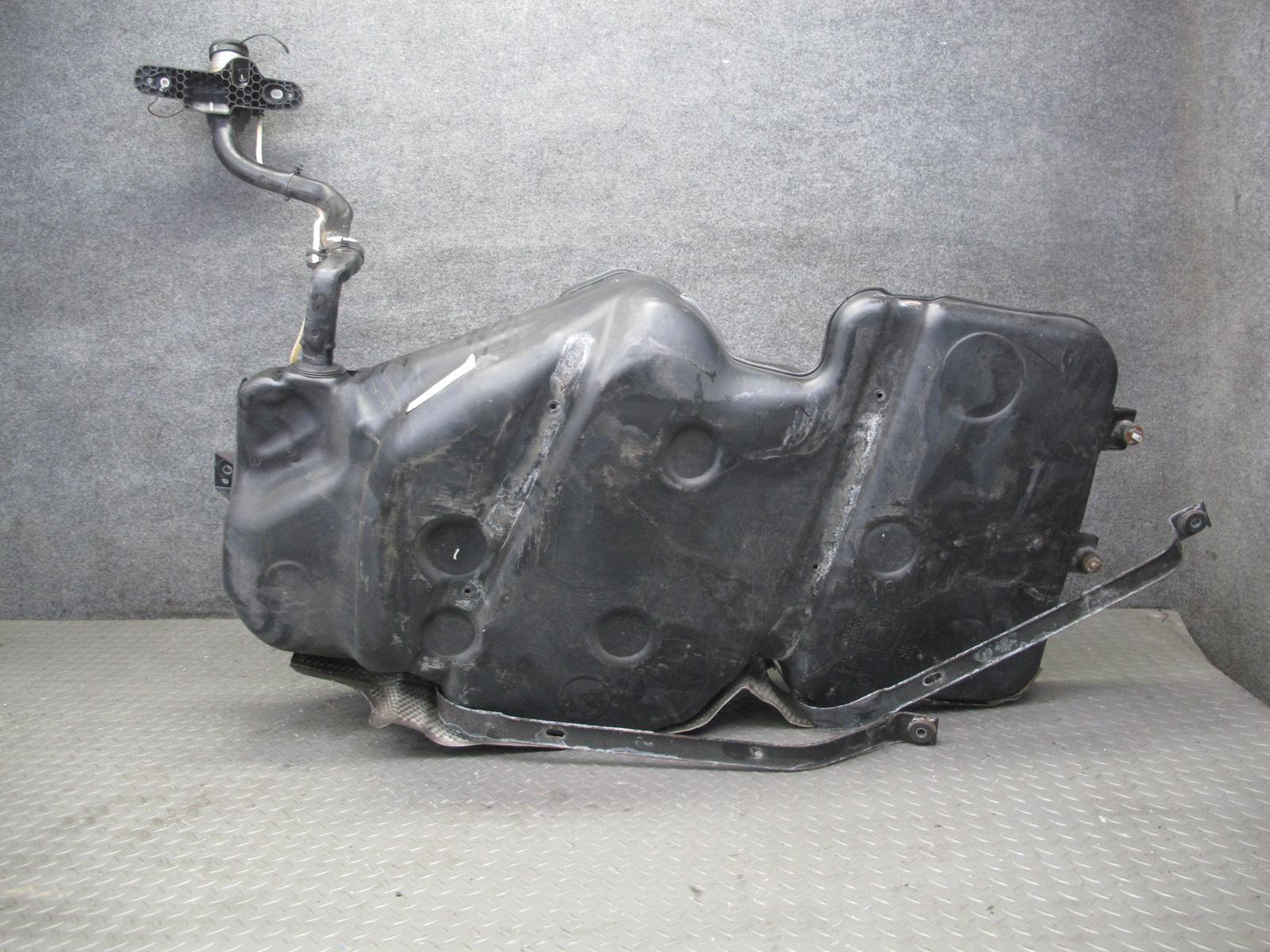 2015-2018 Porsche Macan 95B Fuel Tank w Filler Neck 95B201021E