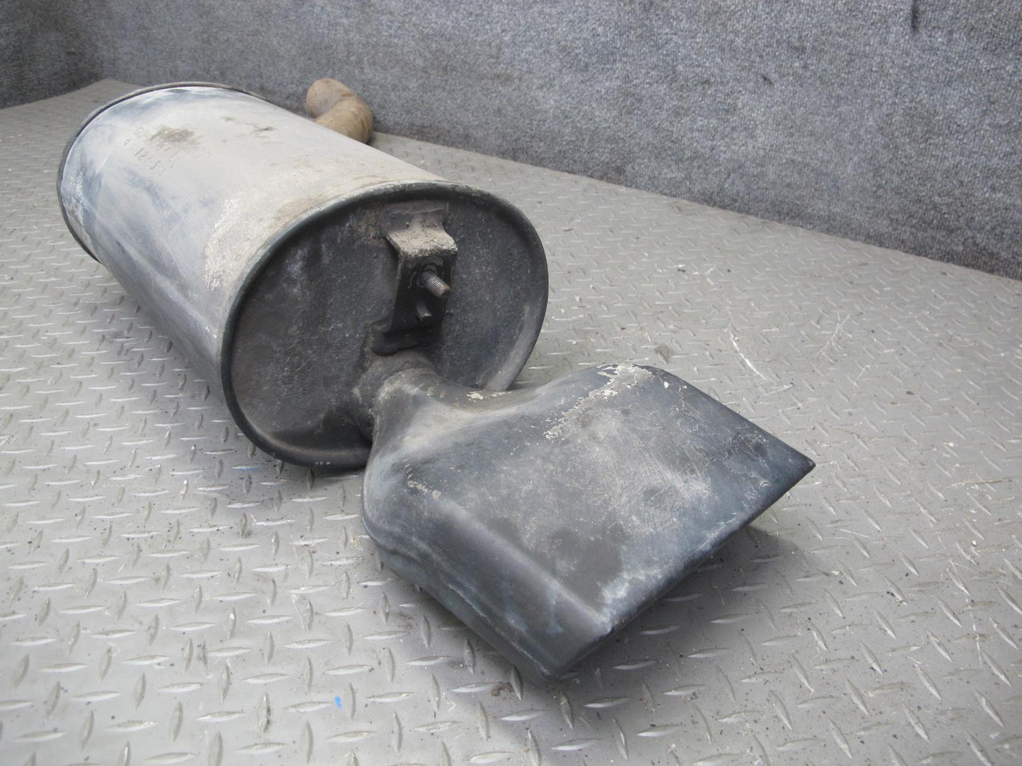 92-96 Chevrolet Corvette C4 Rear Left Exhaust Muffler 10143518 OEM