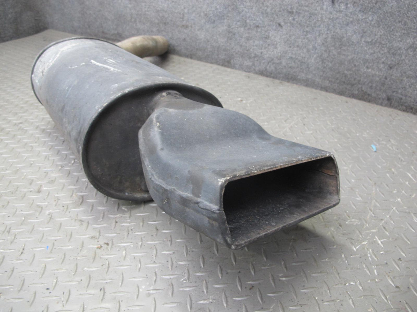 92-96 Chevrolet Corvette C4 Rear Right Exhaust Muffler 10143518 OEM