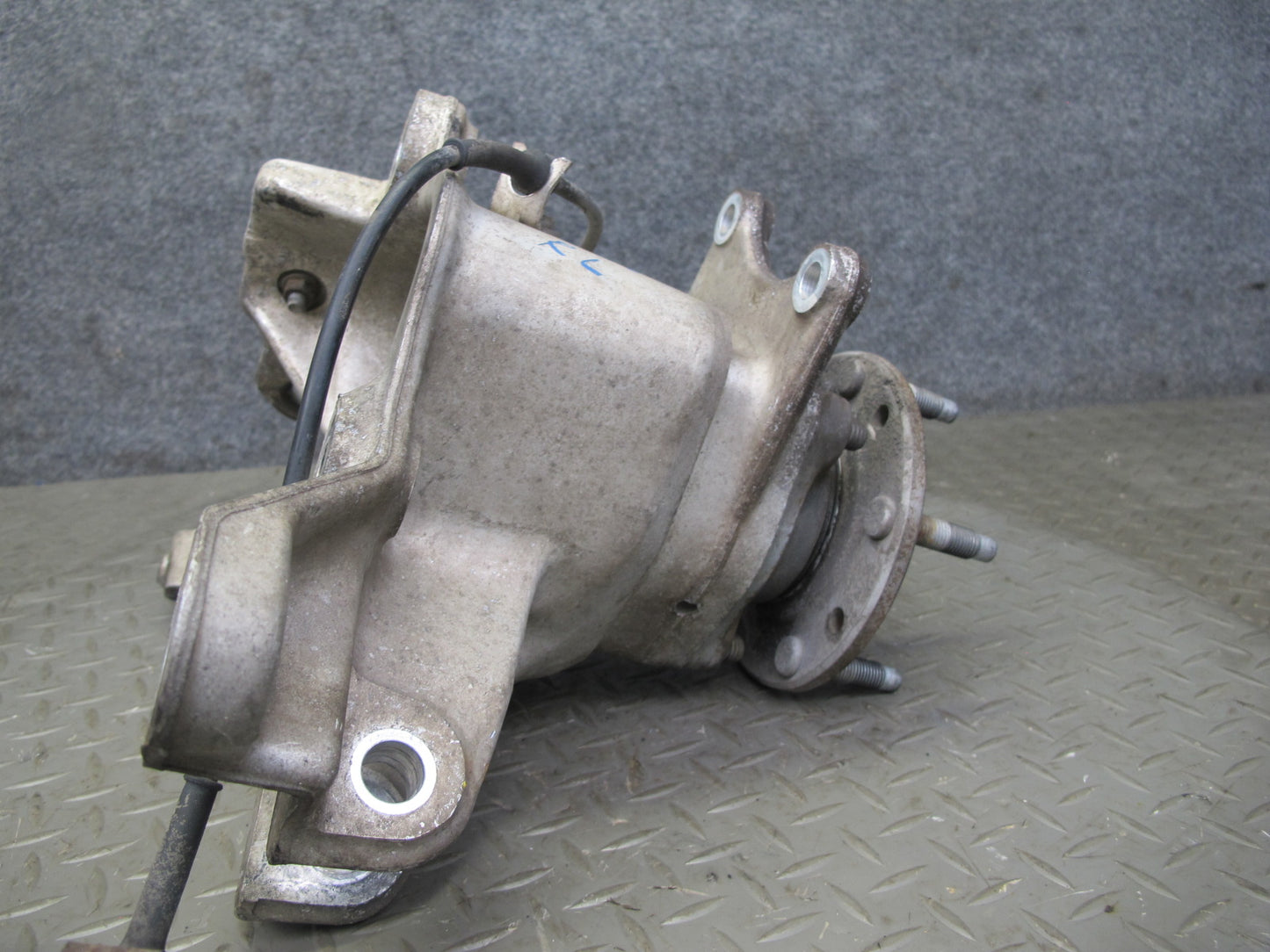 88-96 Chevrolet Corvette C4 Rear Left Spindle Knuckle Wheel Hub Bearing OEM