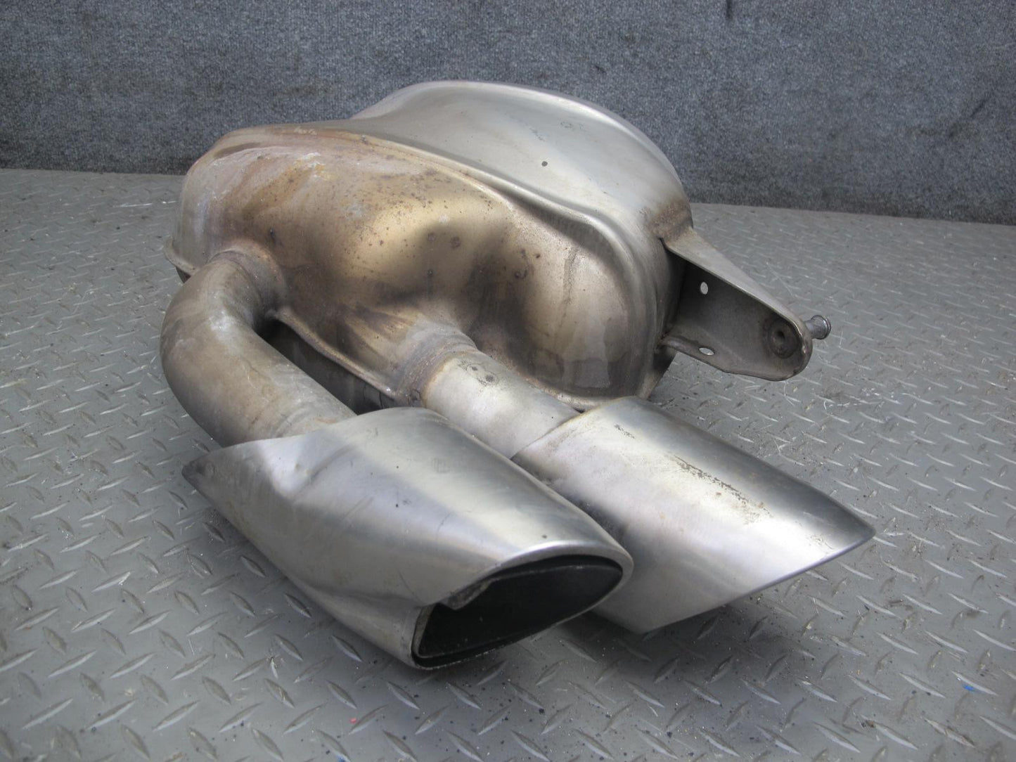 2015-2018 Porsche Macan S 3.0L 95B Rear Left Exhaust Muffler w Tips 95B253611M