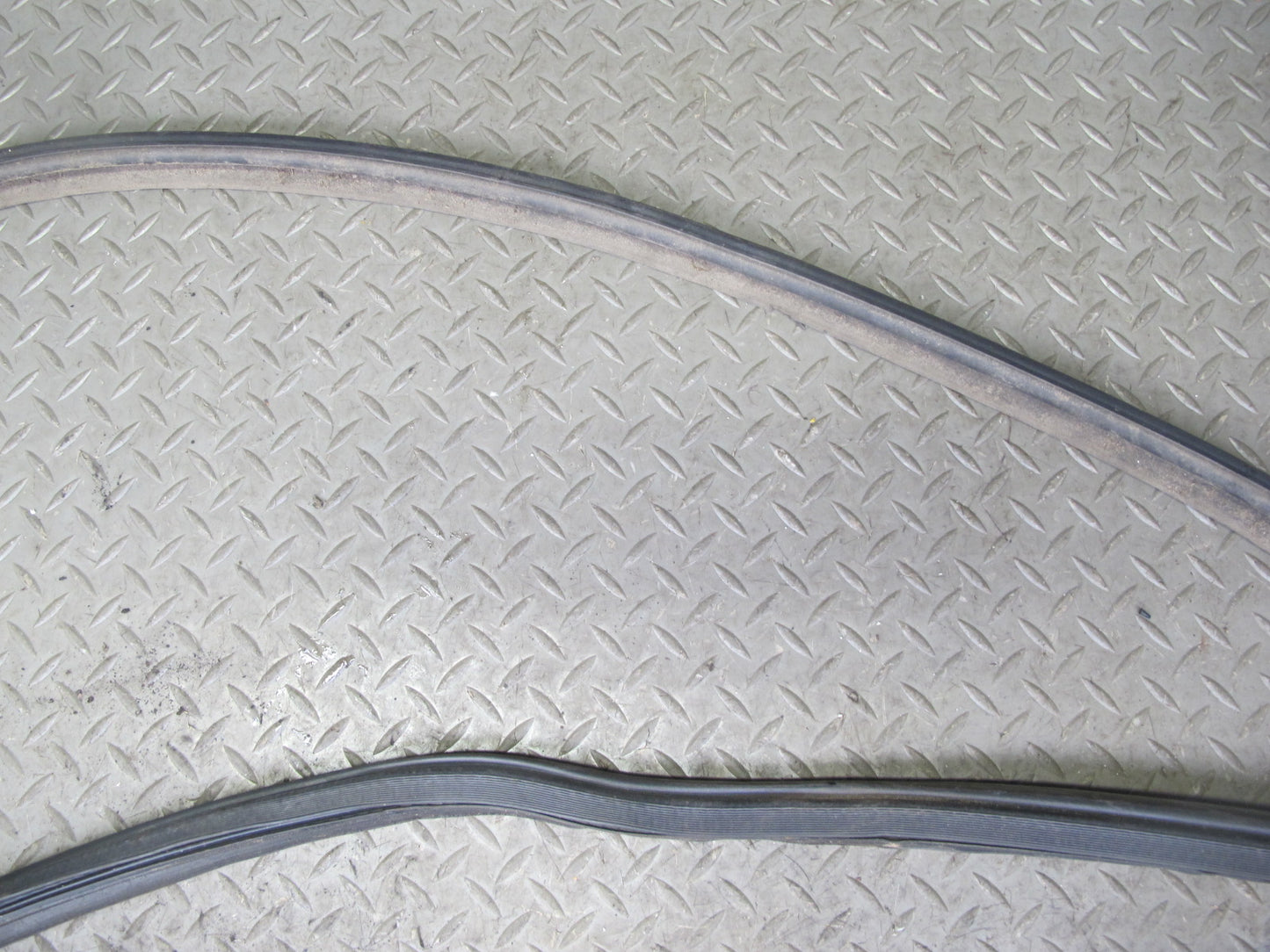 92-00 Lexus JZZ31L SC400 SC300 Rear Trunk Weatherstrip Rubber Seal Gasket OEM