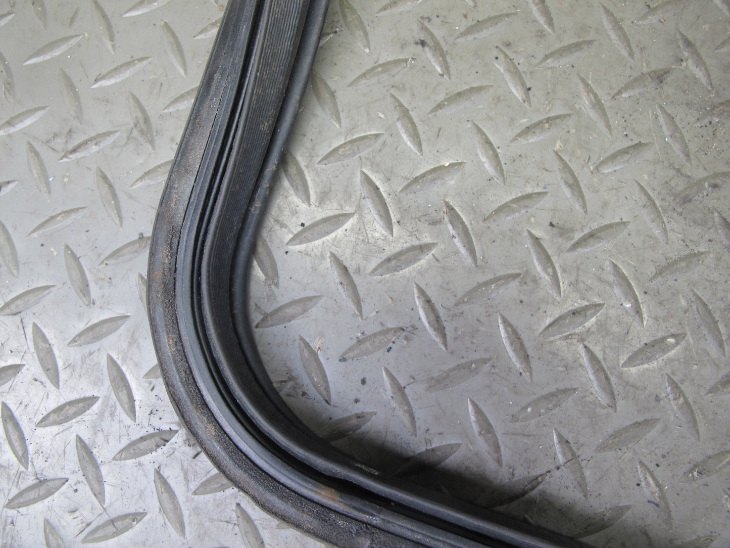 92-00 Lexus JZZ31L SC400 SC300 Rear Trunk Weatherstrip Rubber Seal Gasket OEM