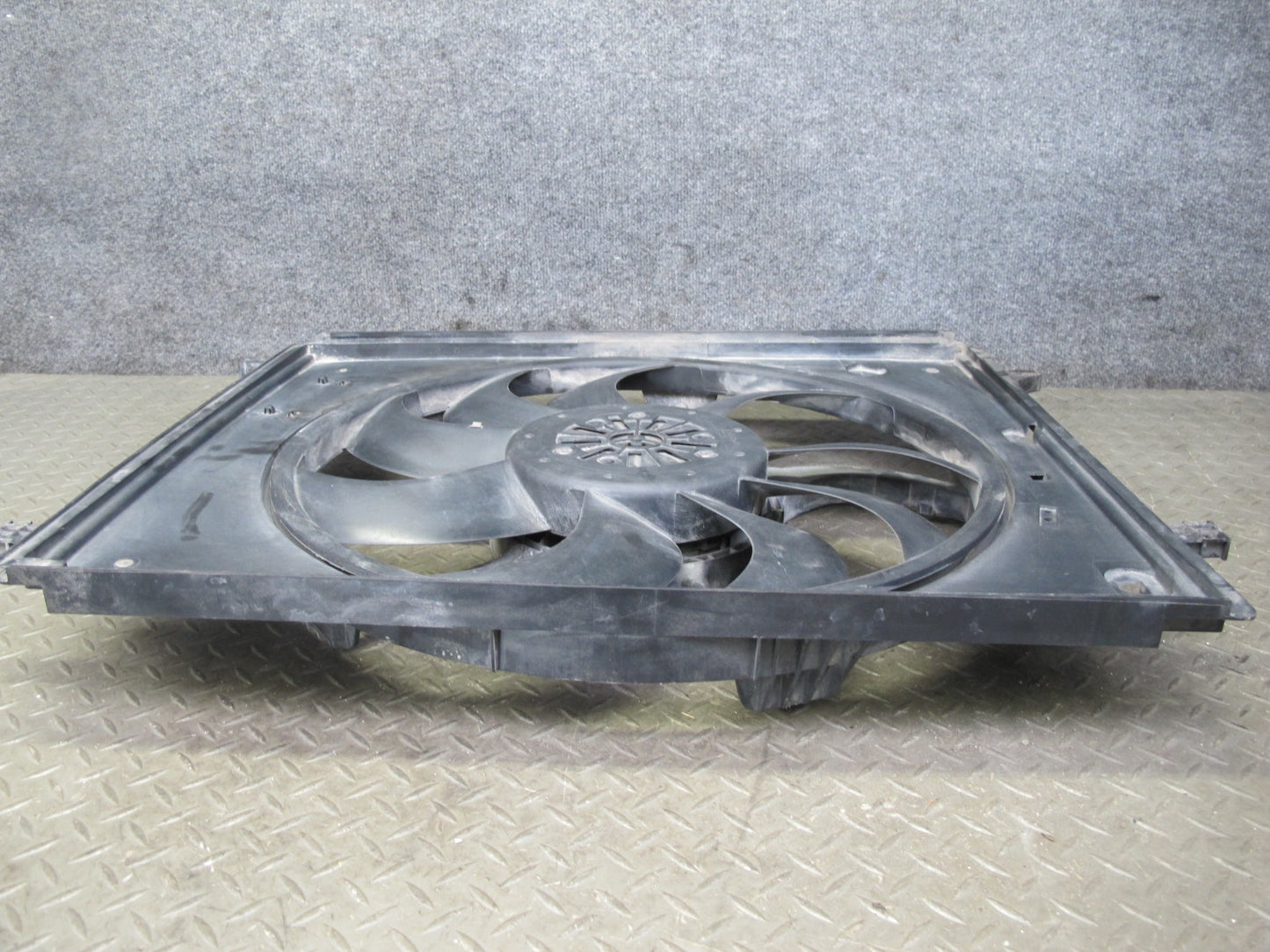 2017-2020 Maserati Levante M161 3.0L Engine Radiator Cooling Fan Motor Shroud