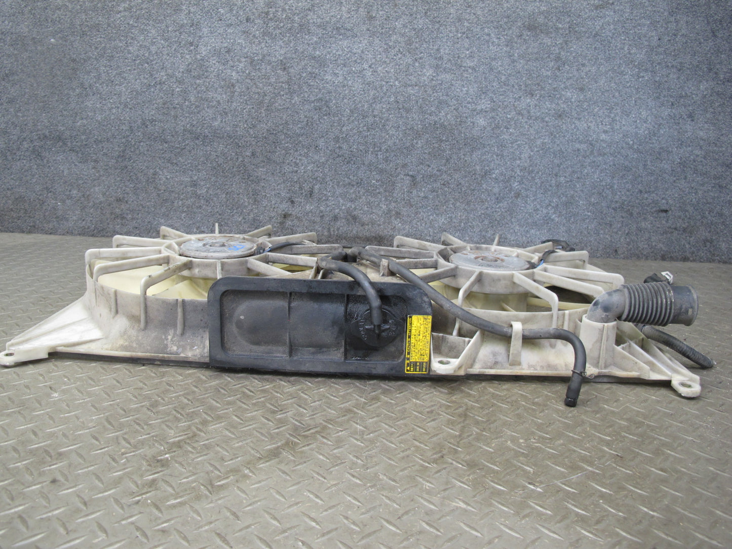 98-05 Lexus GS400 GS300 Engine Radiator Cooling Dual Fan Motor w Shroud 83K OEM