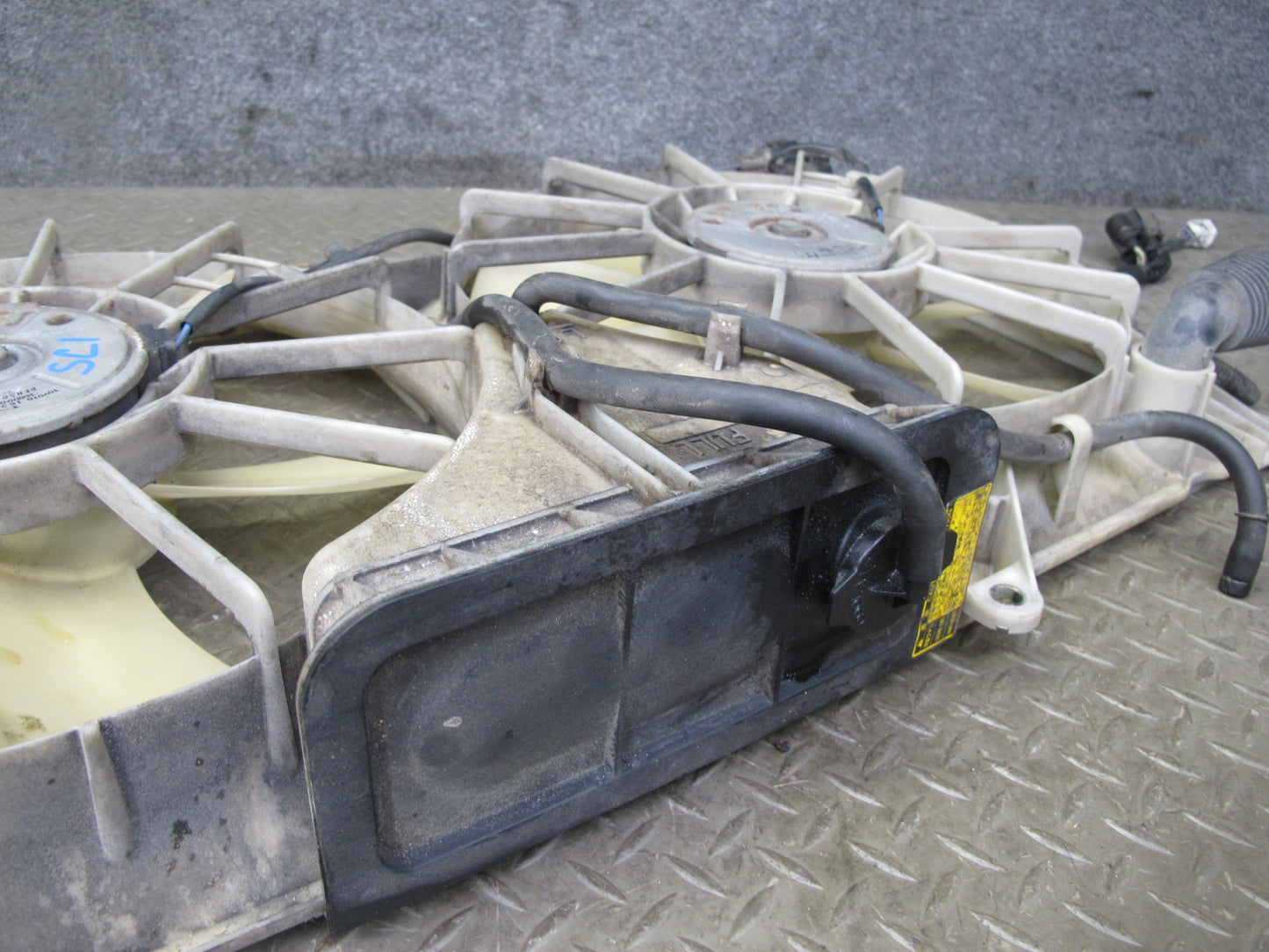 98-05 Lexus GS400 GS300 Engine Radiator Cooling Dual Fan Motor w Shroud 83K OEM