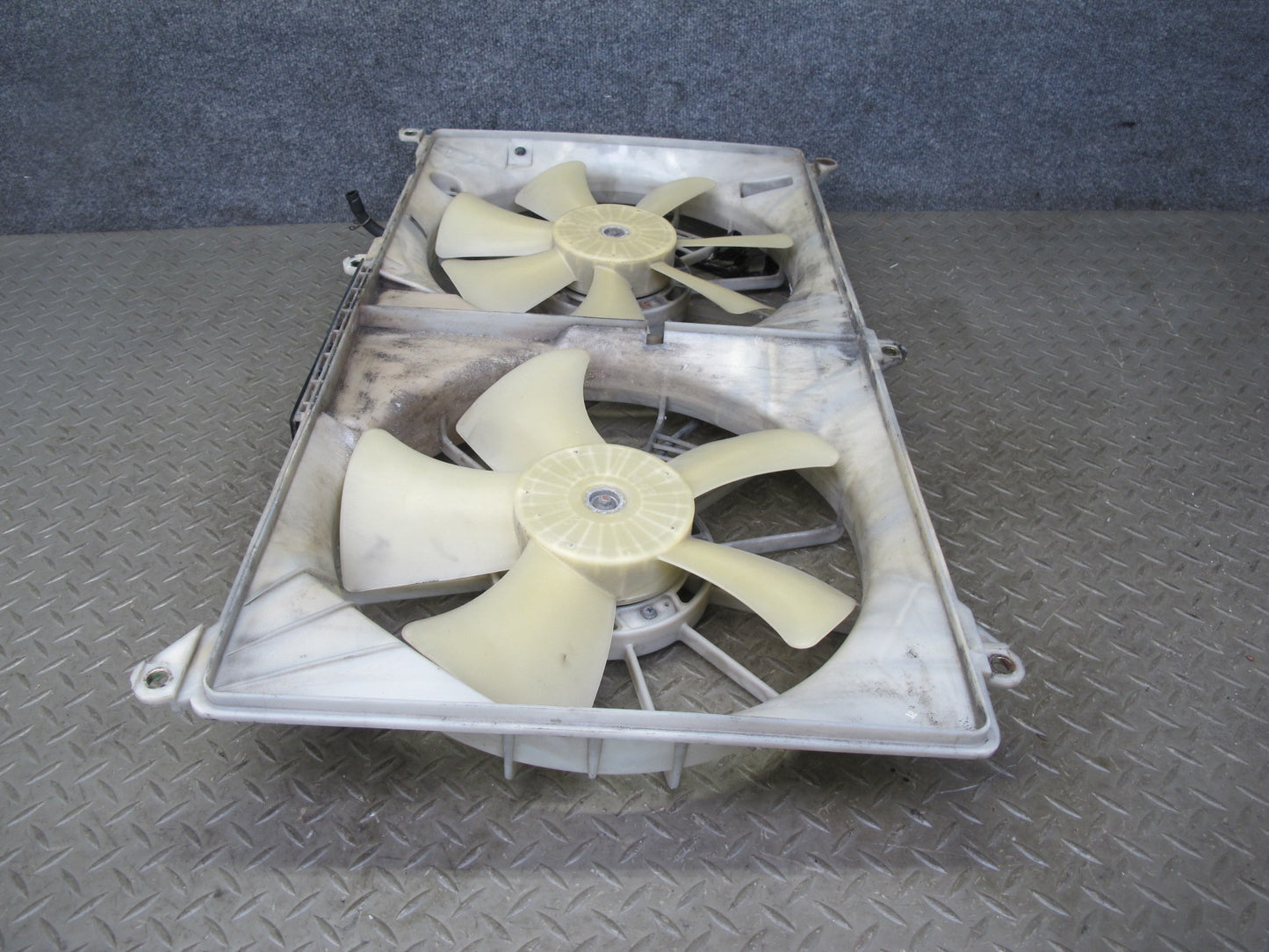 98-05 Lexus GS400 GS300 Engine Radiator Cooling Dual Fan Motor w Shroud 83K OEM