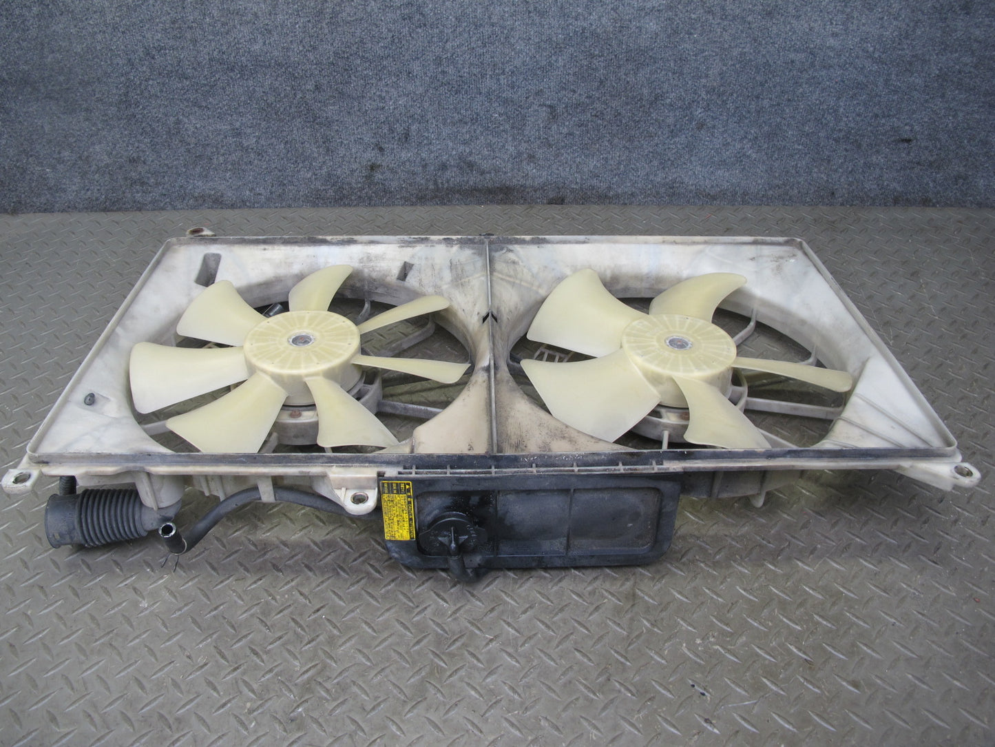 98-05 Lexus GS400 GS300 Engine Radiator Cooling Dual Fan Motor w Shroud 83K OEM