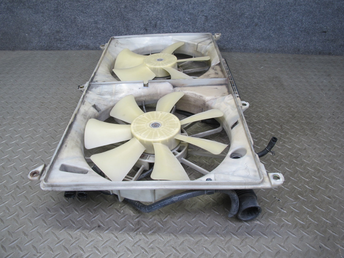 98-05 Lexus GS400 GS300 Engine Radiator Cooling Dual Fan Motor w Shroud 83K OEM