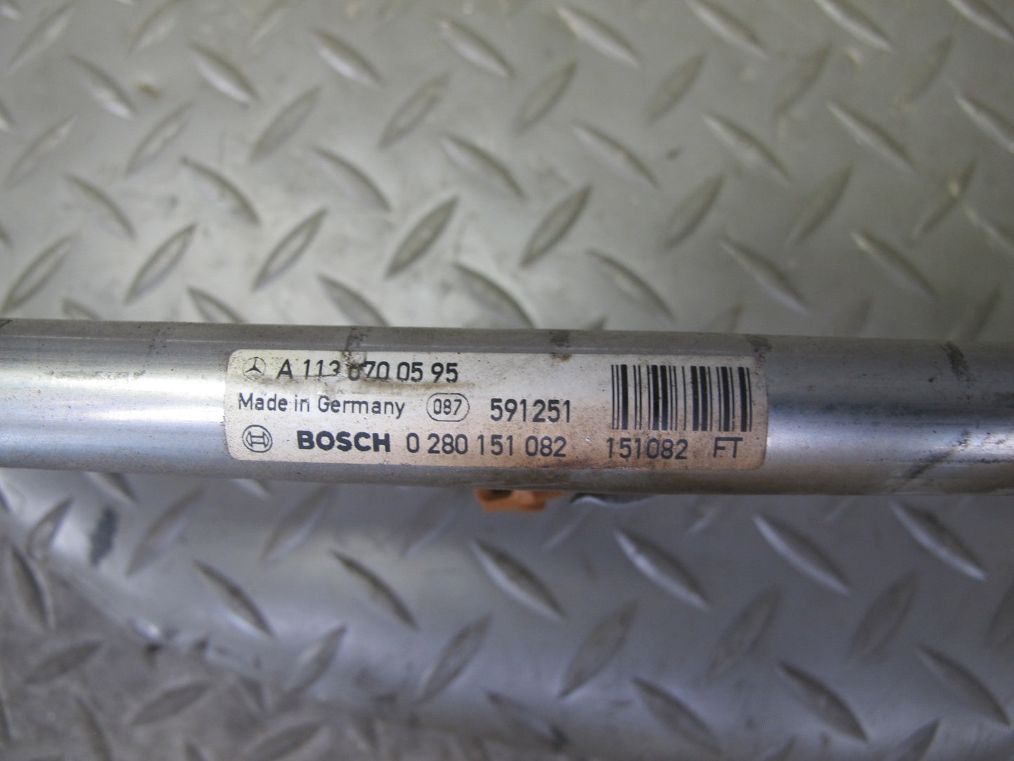 03-06 Mercedes R230 SL500 M113 Engine Fuel Rail w Injector & Hose Set OEM