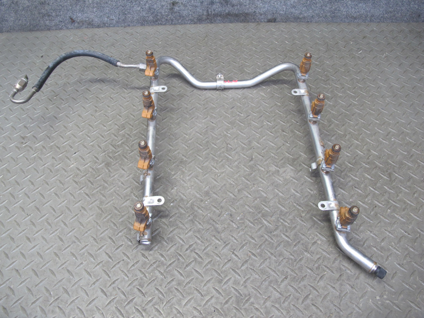 03-06 Mercedes R230 SL500 M113 Engine Fuel Rail w Injector & Hose Set OEM