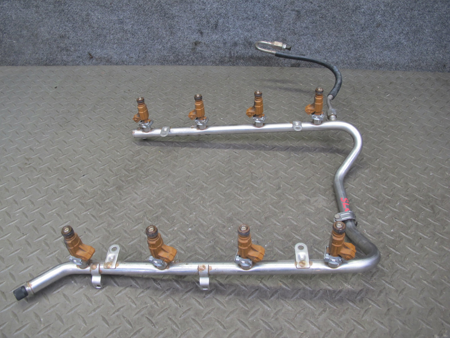 03-06 Mercedes R230 SL500 M113 Engine Fuel Rail w Injector & Hose Set OEM