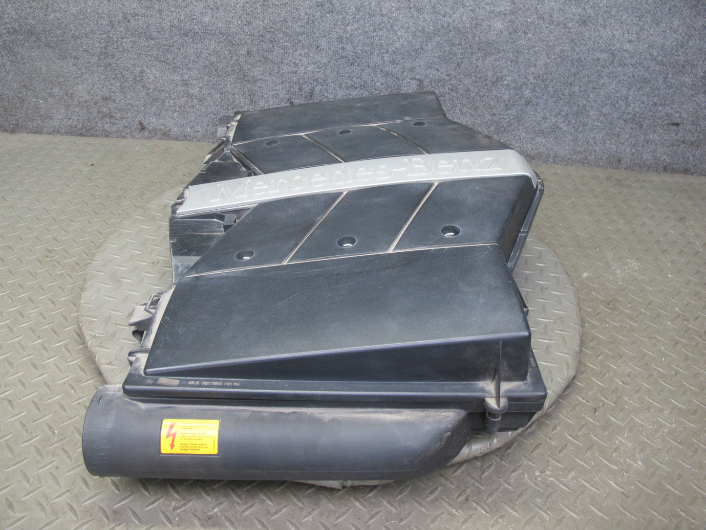 03-06 Mercedes R230 SL500 M113 Engine Air Intake Cleaner Filter Box OEM