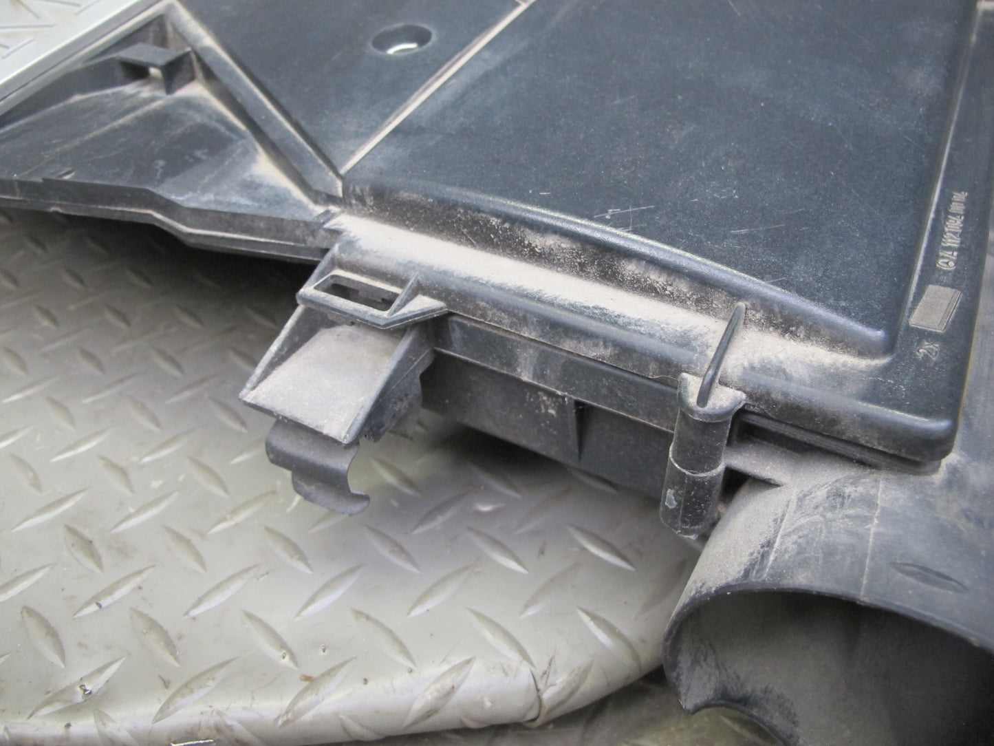 03-06 Mercedes R230 SL500 M113 Engine Air Intake Cleaner Filter Box OEM