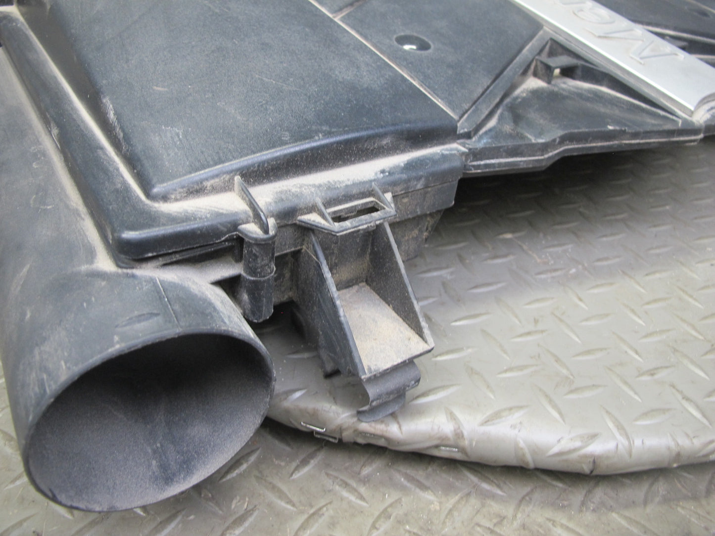 03-06 Mercedes R230 SL500 M113 Engine Air Intake Cleaner Filter Box OEM