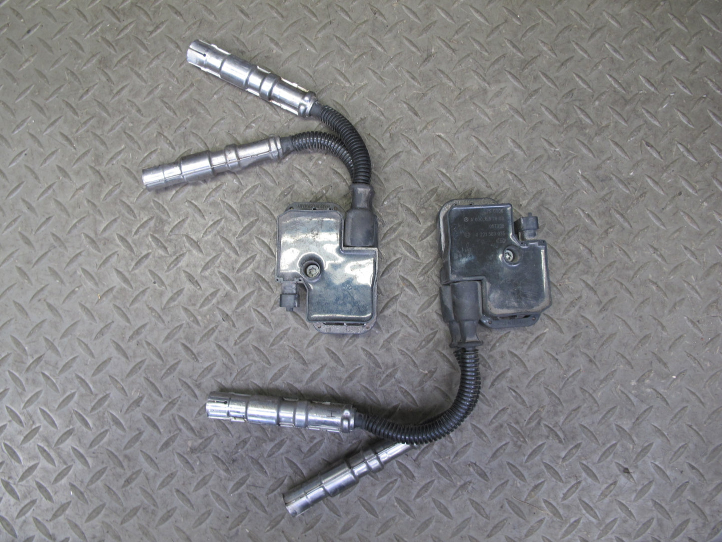 03-06 Mercedes R230 SL500 M113 Set of 8 Engine Ignition Coil 0001587803 OEM