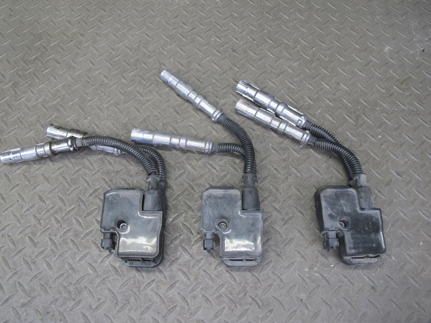 03-06 Mercedes R230 SL500 M113 Set of 8 Engine Ignition Coil 0001587803 OEM