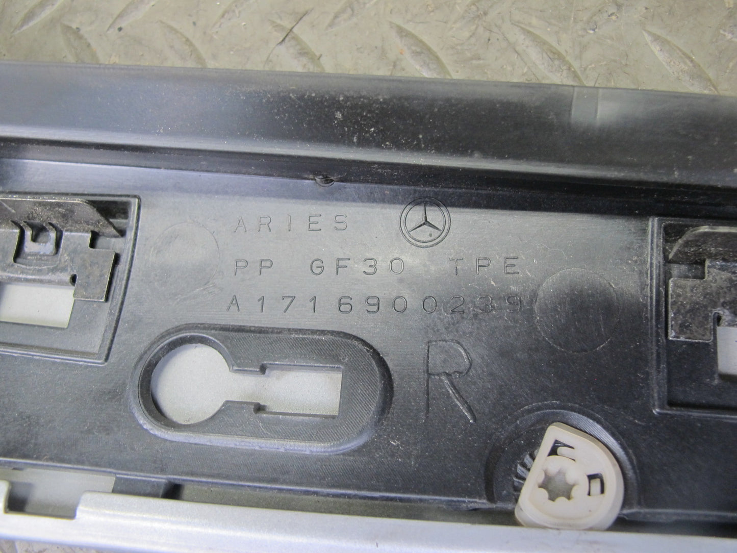 05-11 Mercedes R171 Slk-class Set of 2 Front Exterior A Pillar Trim Molding OEM