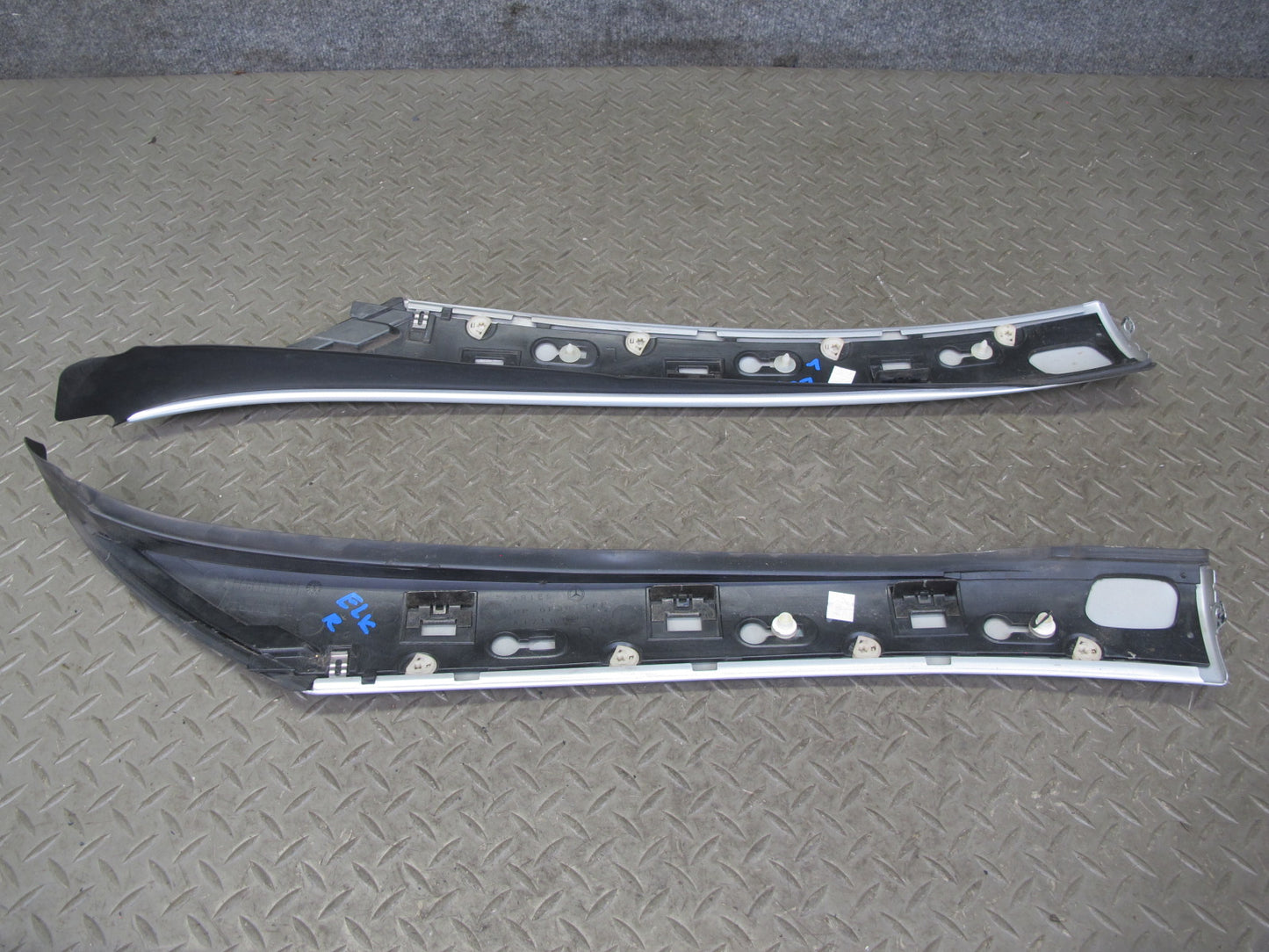 05-11 Mercedes R171 Slk-class Set of 2 Front Exterior A Pillar Trim Molding OEM