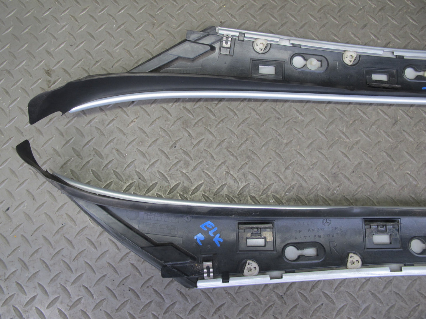 05-11 Mercedes R171 Slk-class Set of 2 Front Exterior A Pillar Trim Molding OEM