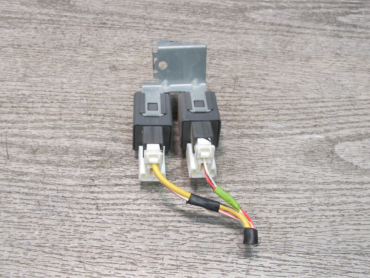 2011-2017 Infiniti QX56 QX80 Power Window Relay Circuit Breaker