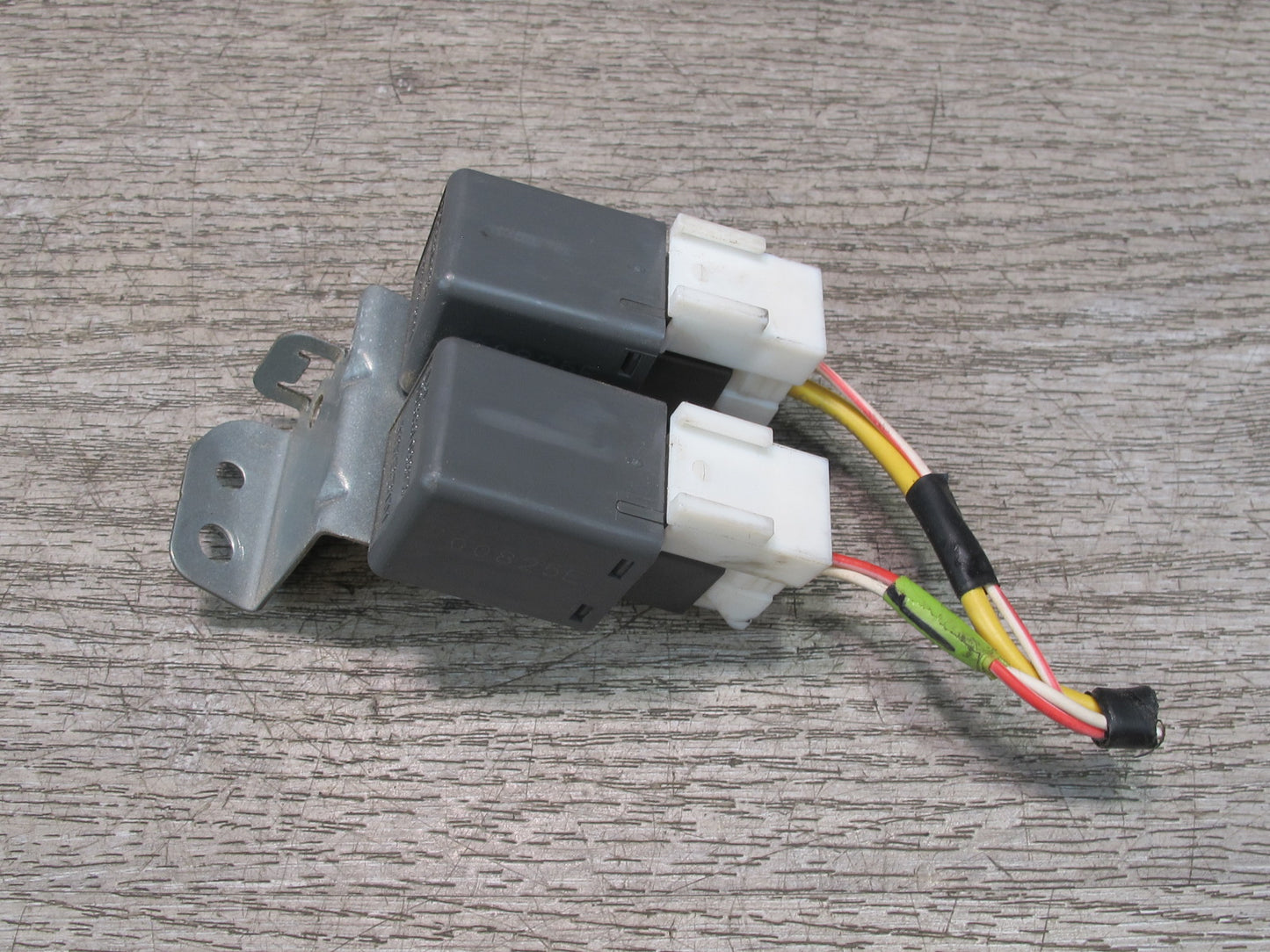 2011-2017 Infiniti QX56 QX80 Power Window Relay Circuit Breaker