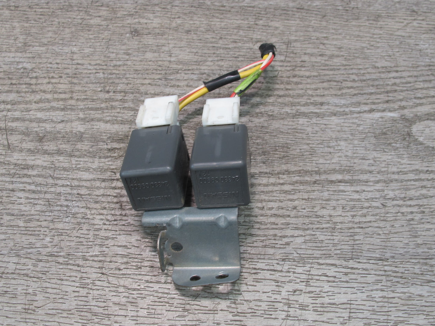 2011-2017 Infiniti QX56 QX80 Power Window Relay Circuit Breaker