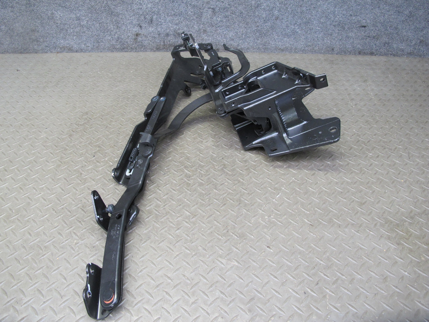 05-11 Mercedes R171 SLK Convertible Set of 2 Rear Roof Hinge Support Frame OEM