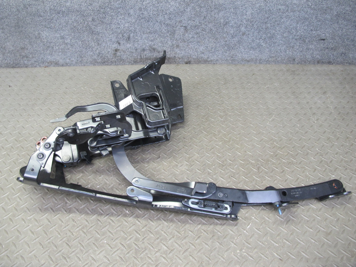 05-11 Mercedes R171 SLK Convertible Set of 2 Rear Roof Hinge Support Frame OEM