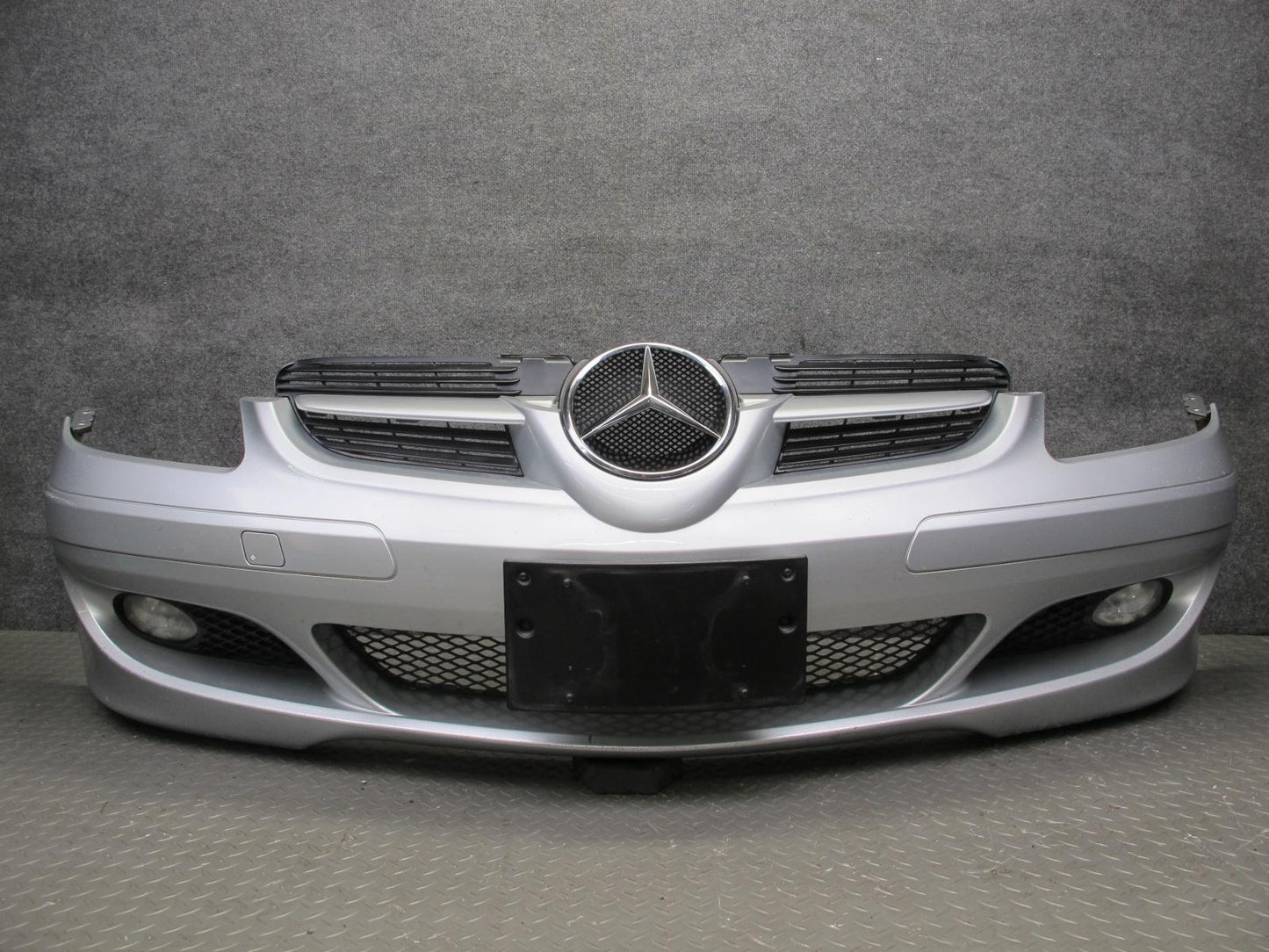 05-08 Mercedes R171 Slk-class Front Bumper Cover w Grilles & Fog Lights OEM