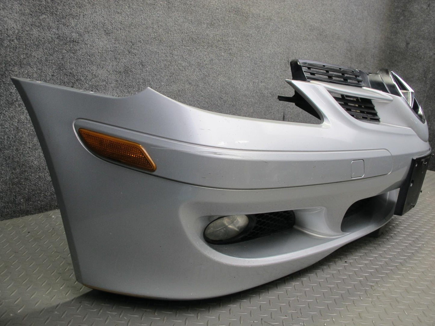 05-08 Mercedes R171 Slk-class Front Bumper Cover w Grilles & Fog Lights OEM
