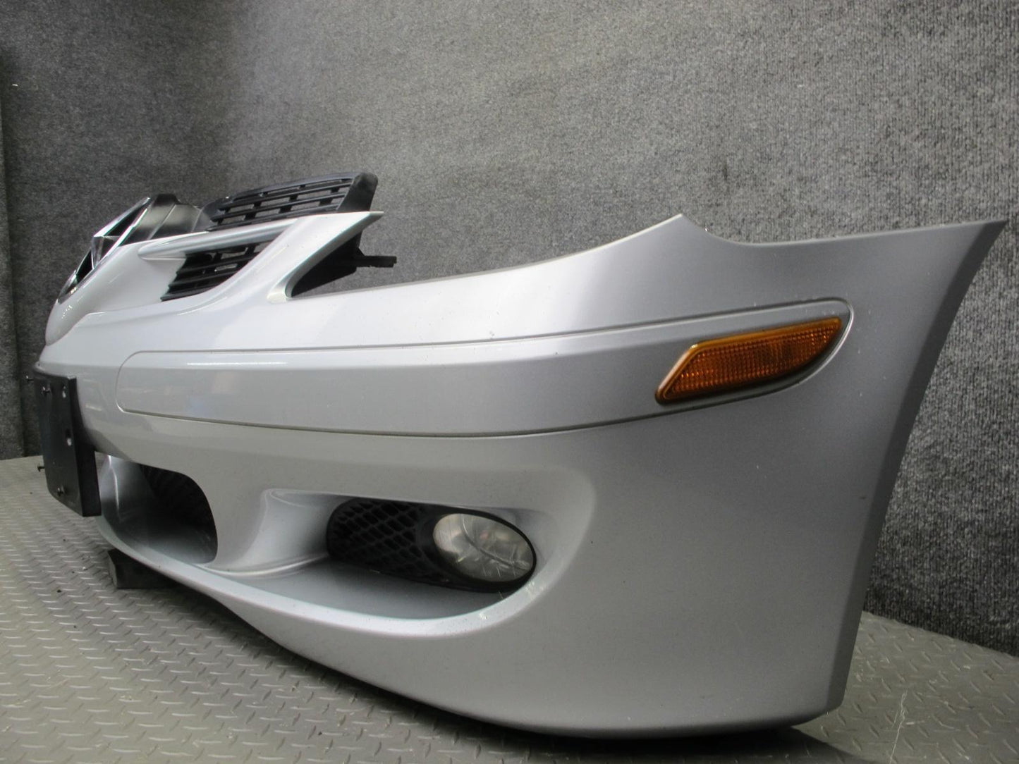 05-08 Mercedes R171 Slk-class Front Bumper Cover w Grilles & Fog Lights OEM