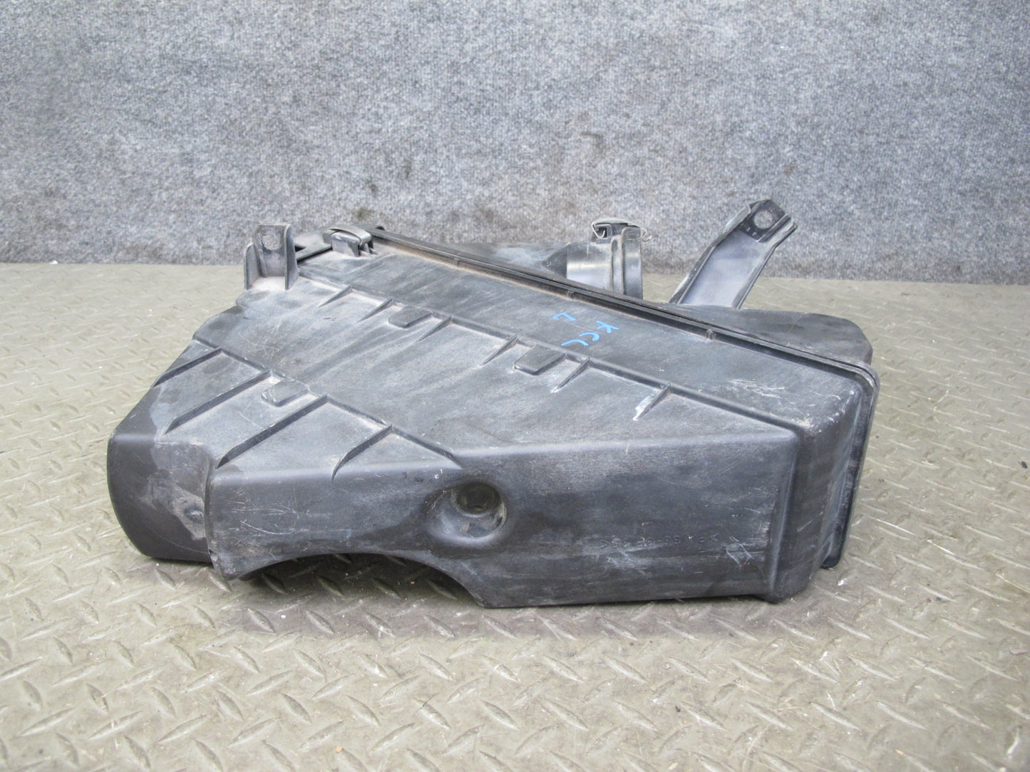 96-99 Mercedes W140 C140 CL600 S600 Left Air Intake Cleaner Filter Box OEM