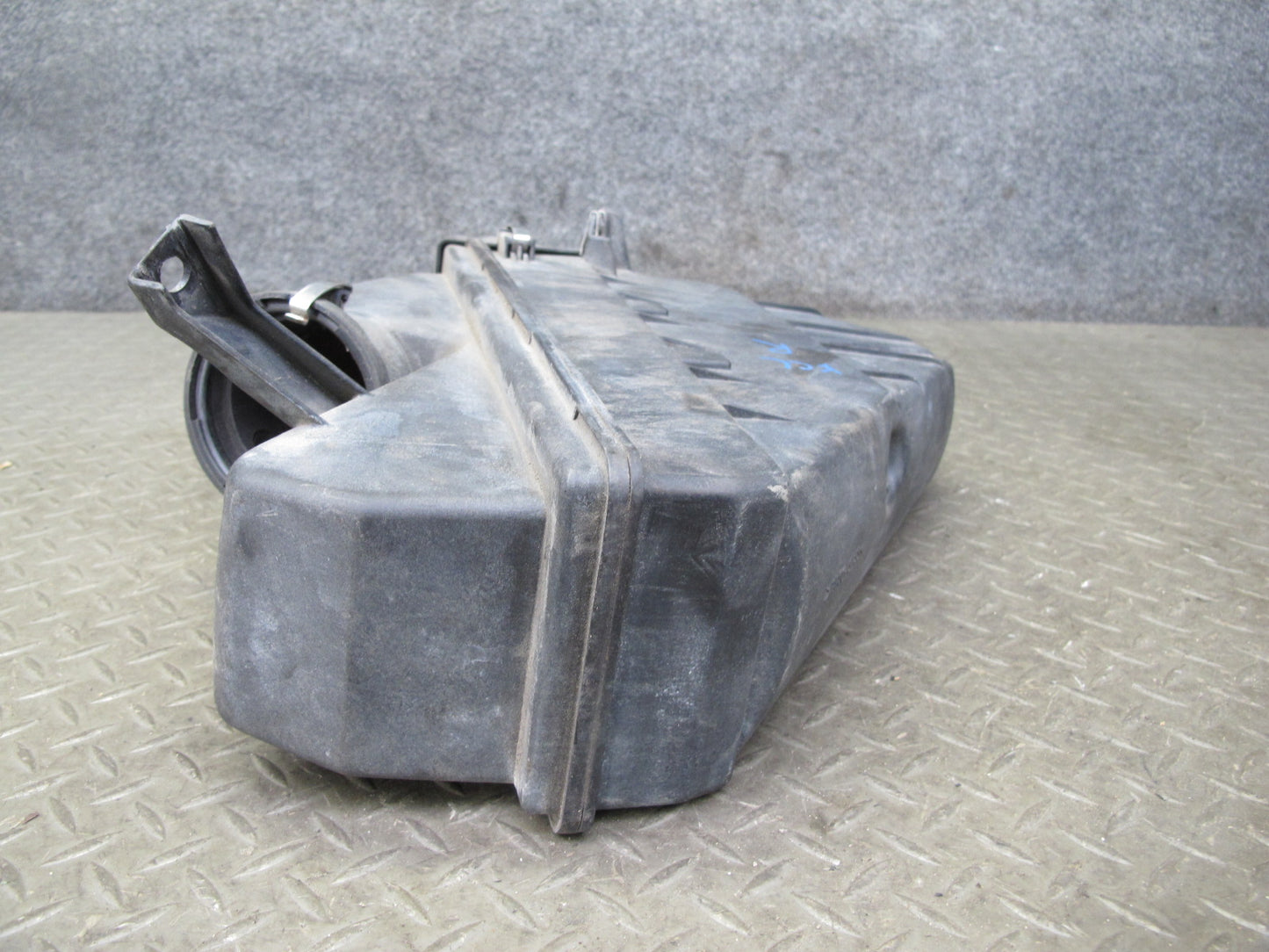 96-99 Mercedes W140 C140 CL600 S600 Right Air Intake Cleaner Filter Box OEM