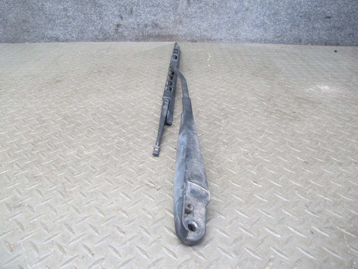 96-99 Mercedes W140 C140 Cl-class Coupe Set of 2 Front Windshield Wiper Arm OEM