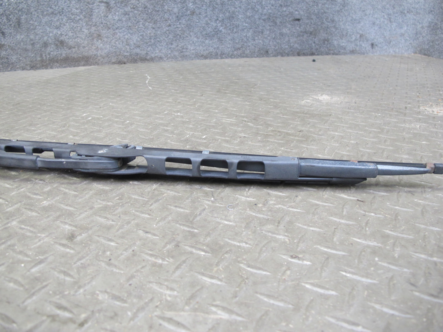 96-99 Mercedes W140 C140 Cl-class Coupe Set of 2 Front Windshield Wiper Arm OEM