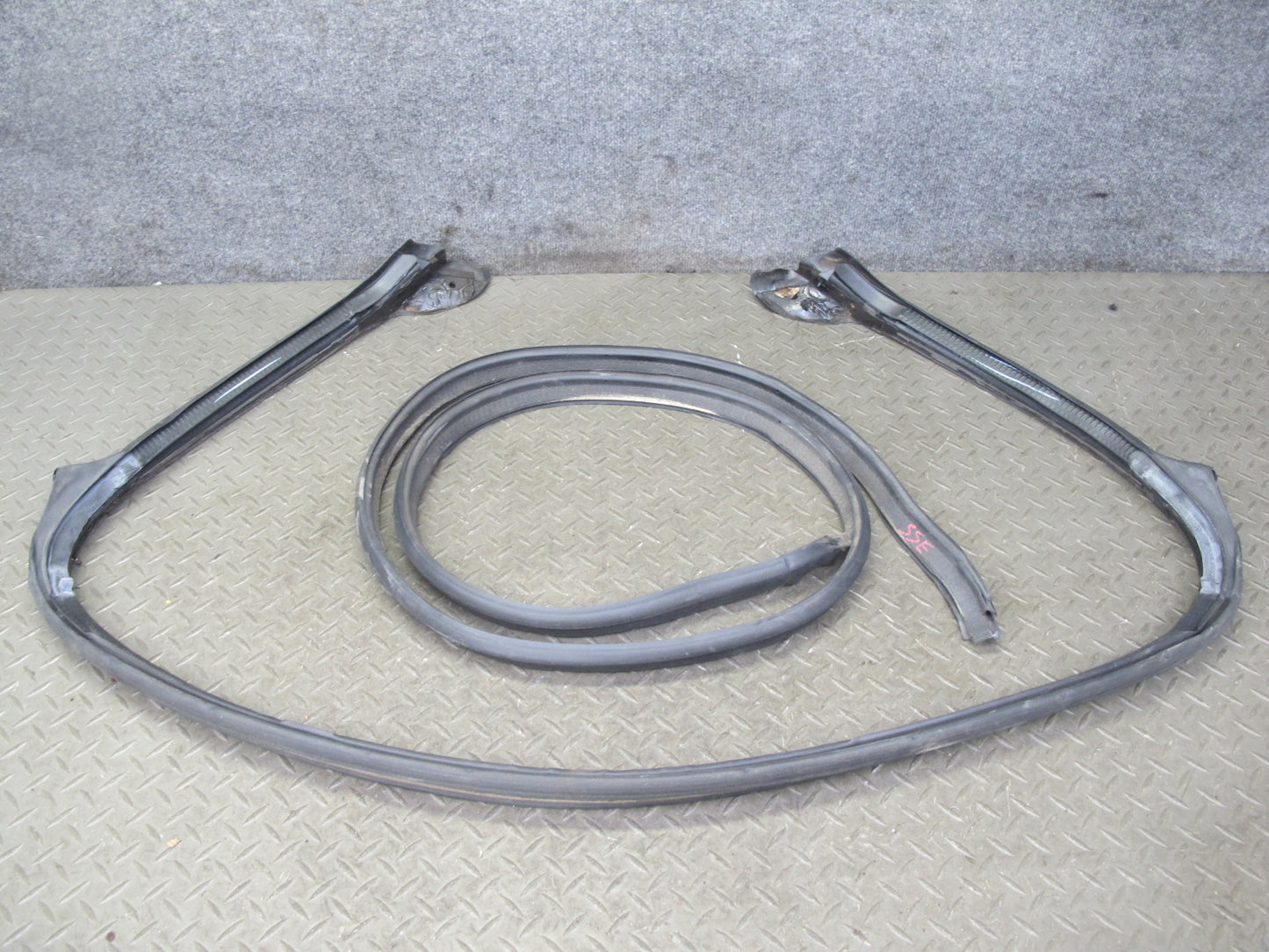 07-10 Saturn SKY Upper Roof Windshield Weatherstrip Rubber Seal Set OEM