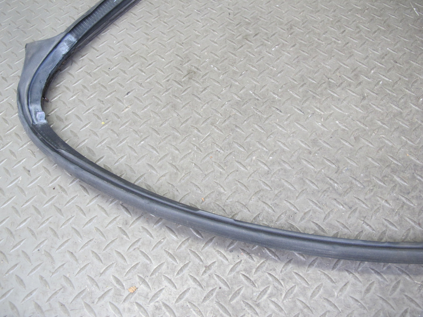 07-10 Saturn SKY Upper Roof Windshield Weatherstrip Rubber Seal Set OEM