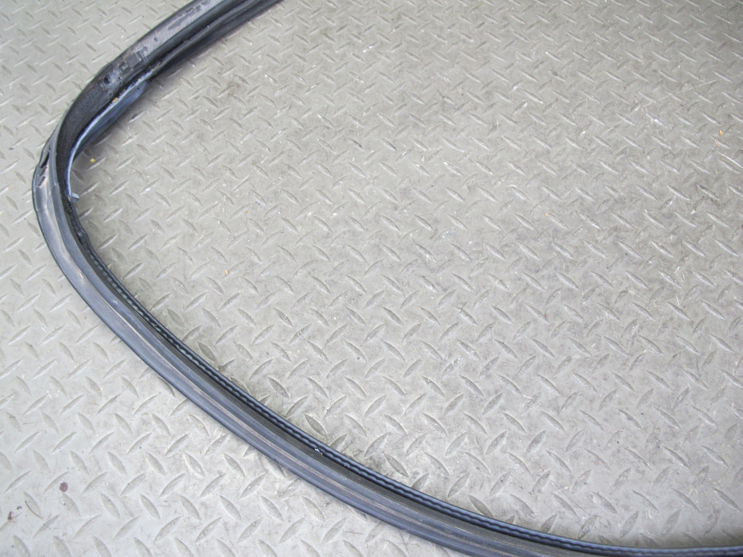 07-10 Saturn SKY Upper Roof Windshield Weatherstrip Rubber Seal Set OEM