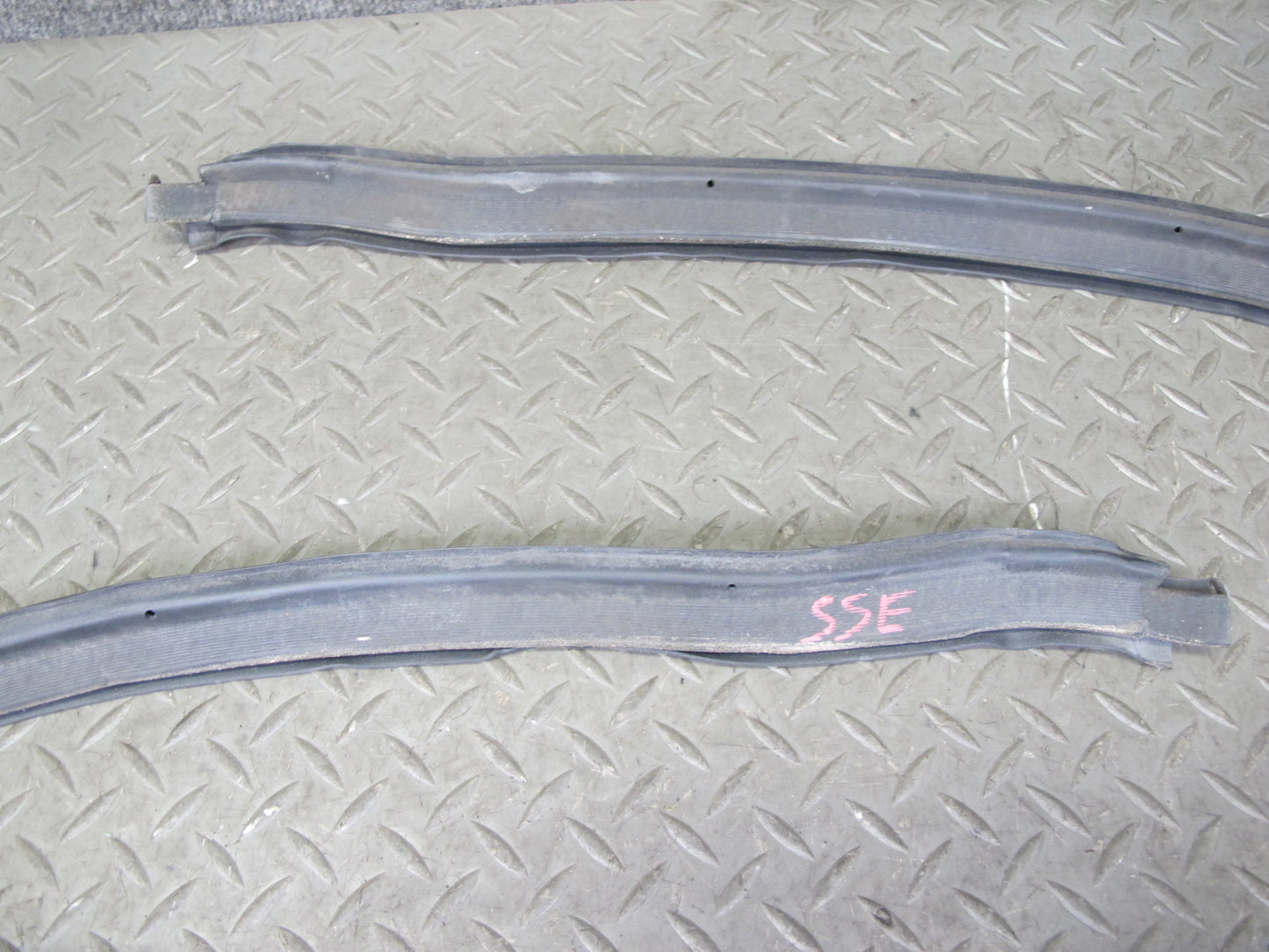 07-10 Saturn SKY Upper Roof Windshield Weatherstrip Rubber Seal Set OEM
