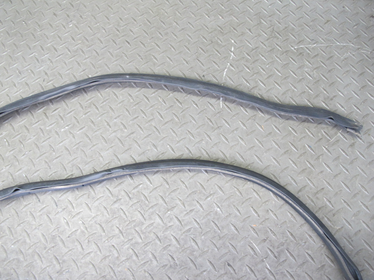 07-10 Saturn SKY Upper Roof Windshield Weatherstrip Rubber Seal Set OEM