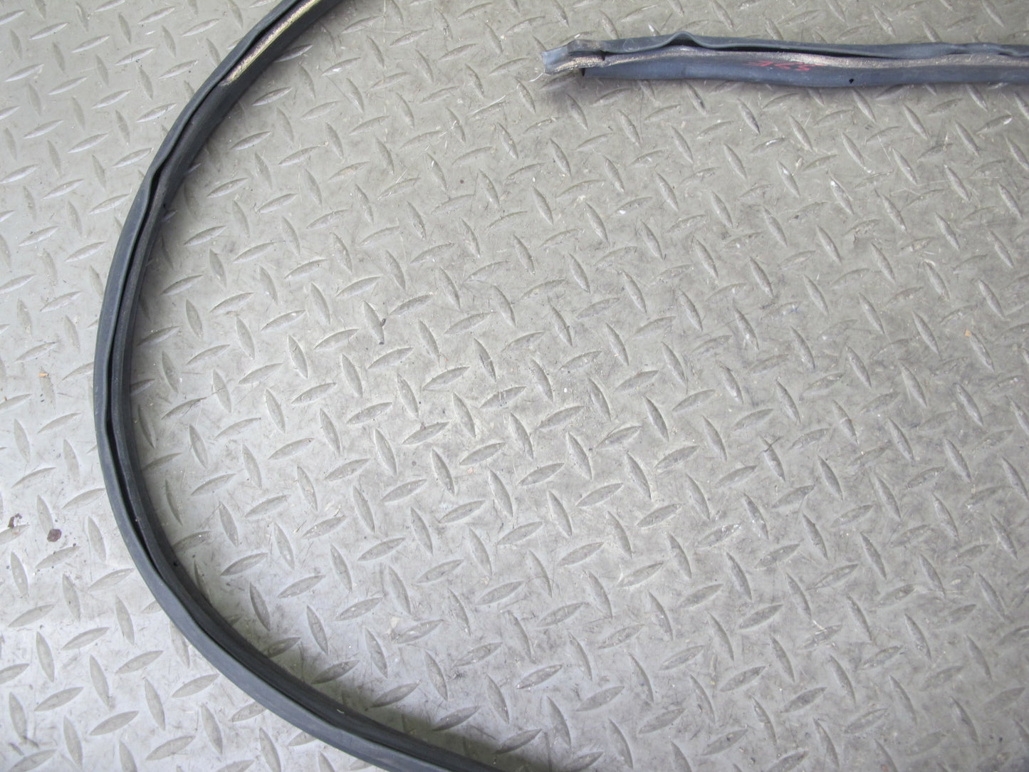 07-10 Saturn SKY Upper Roof Windshield Weatherstrip Rubber Seal Set OEM
